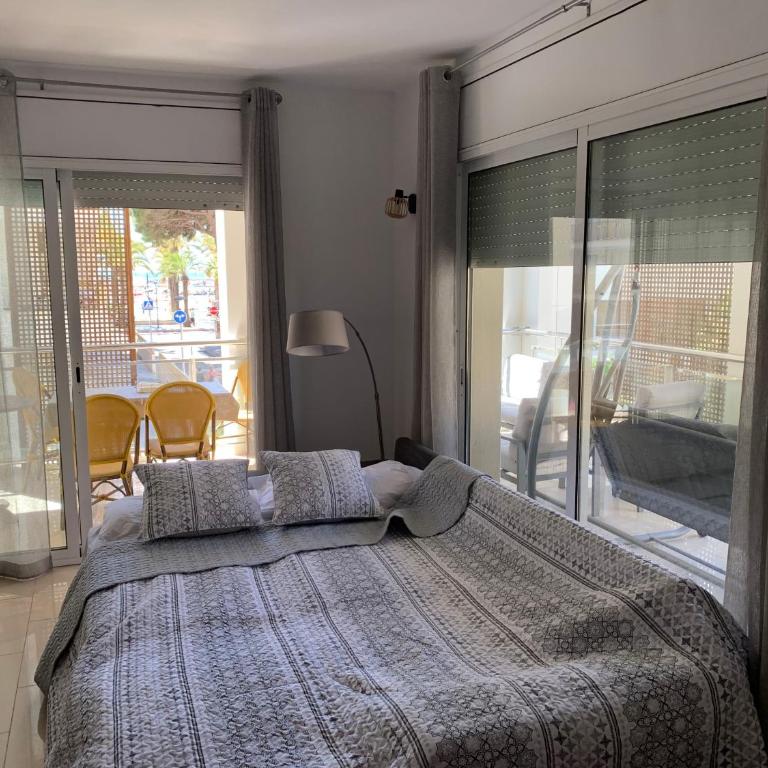 SOLIMAR 10 SALOU Solo FAMILIAS con Parking y piscina - Two-Bedroom Apartment - 80