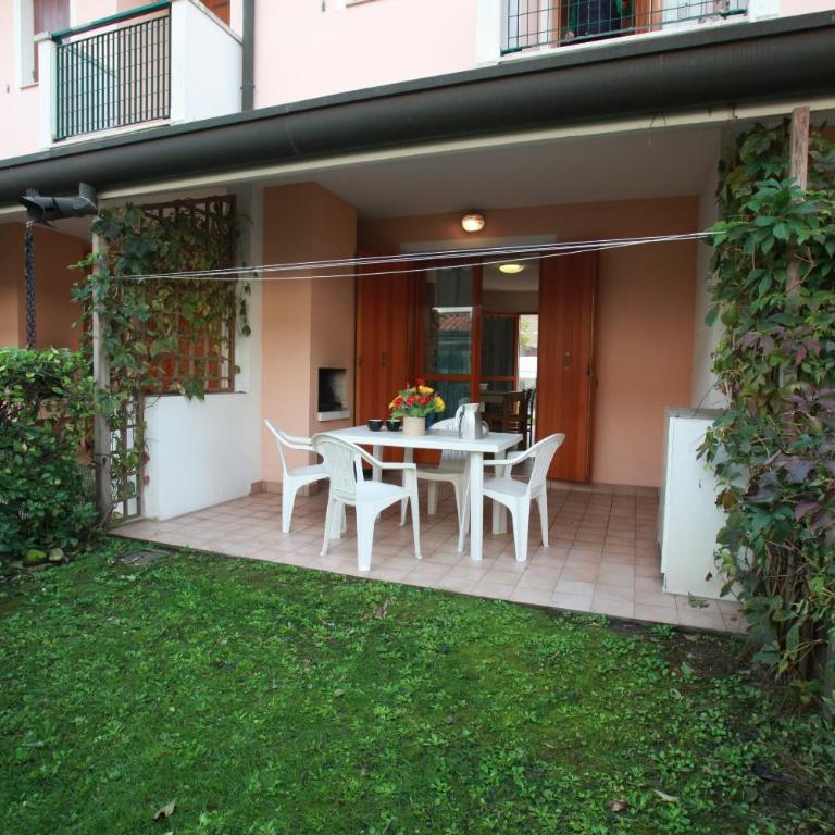 Terraced house with garden and porch - Villa - 1