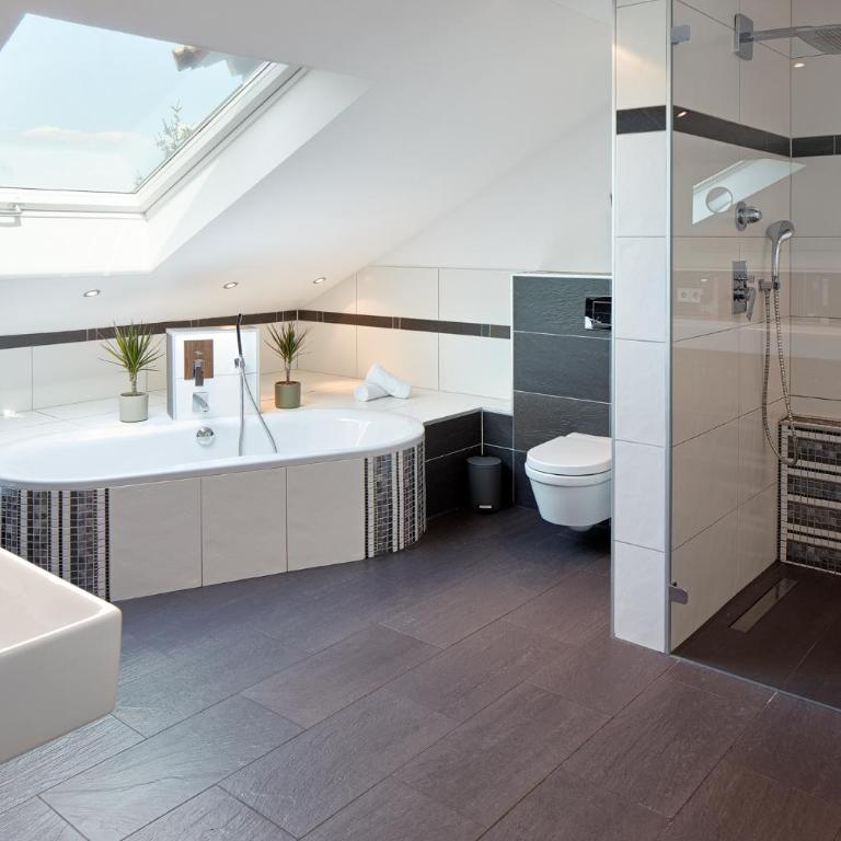 ⸨⸩ Sunset Penthouse: Messe - Siemens - DB - MAN ⸨⸩ - Three-Bedroom Apartment - 3