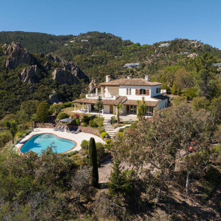 VILLA L'ESTEREL AVEC PISCINE VUE MER -MANDELIEU 06210- 6 Pers - Haus mit 3 Schlafzimmern - 2