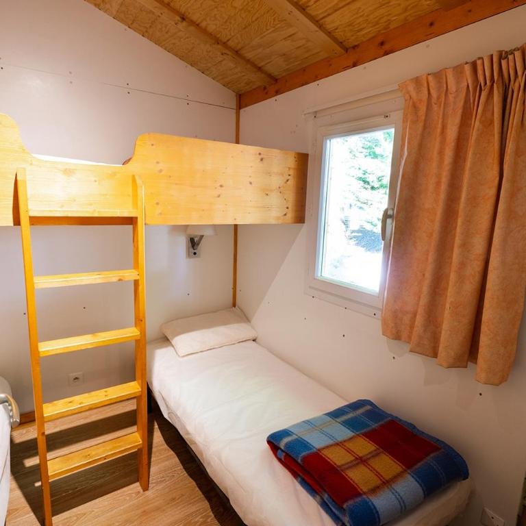 Camping Alpes Dauphiné - Two-Bedroom Chalet - 6