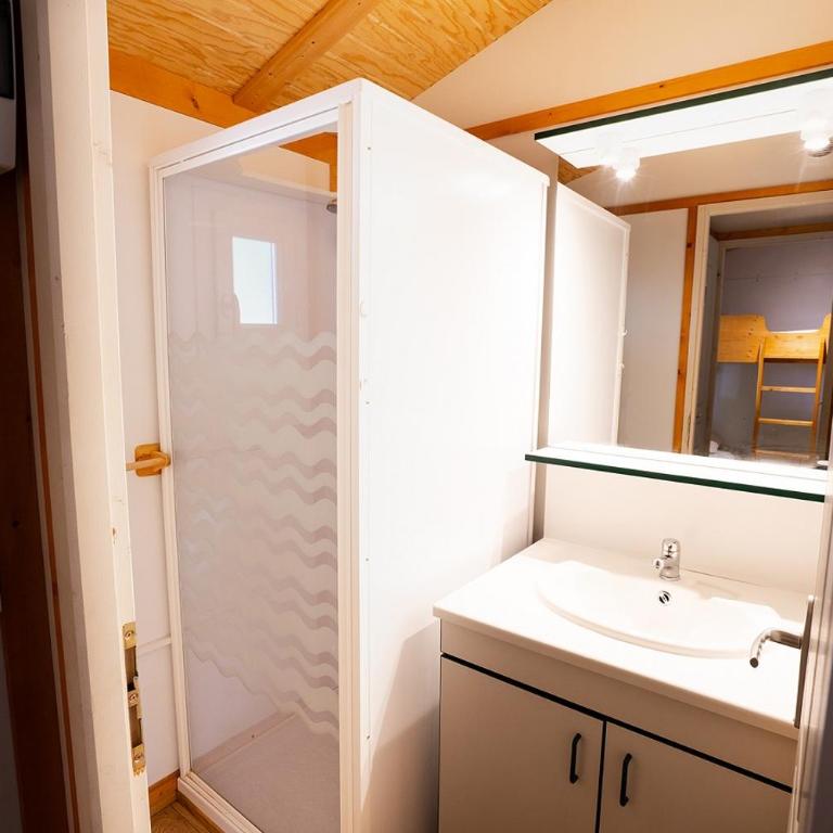 Camping Alpes Dauphiné - Two-Bedroom Chalet - 7