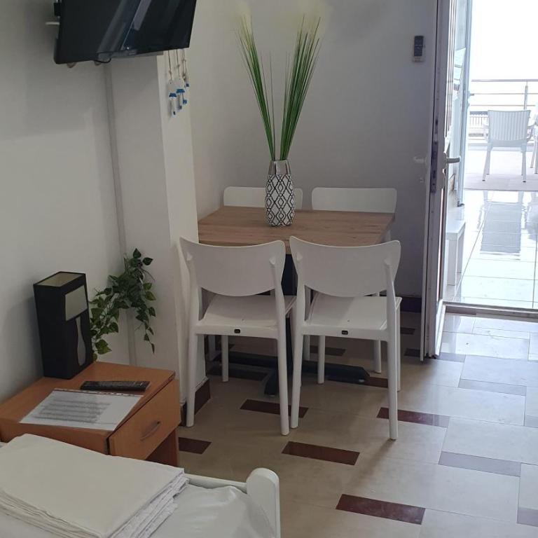 Seaview, just across the beach, Bečići - One-Bedroom Apartment - 24