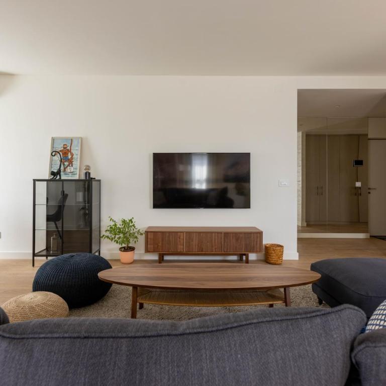 Huge 3 Bedroom Apartment With River View - Apartman sa 3 Spavaće Sobe - 5