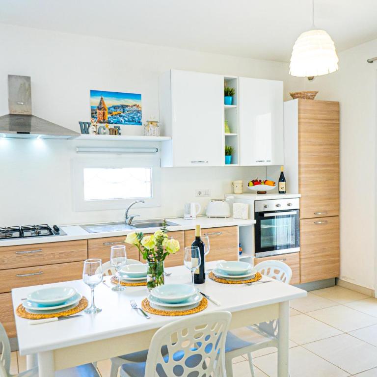 Villa Teresa Elegant & Relaxing Holiday Home with private hydro spa pool - Vacation Home - 4