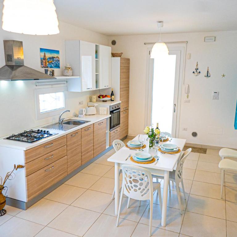 Villa Teresa Elegant & Relaxing Holiday Home with private hydro spa pool - Vacation Home - 16