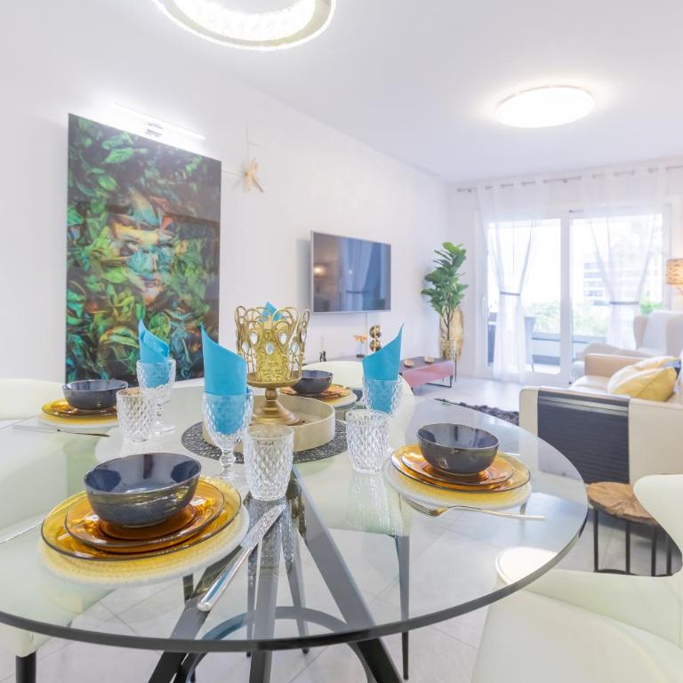 Marbella luxury brand new 2-bedroom apartment, 3 min walk to the beach! - Two-Bedroom Apartment - 4