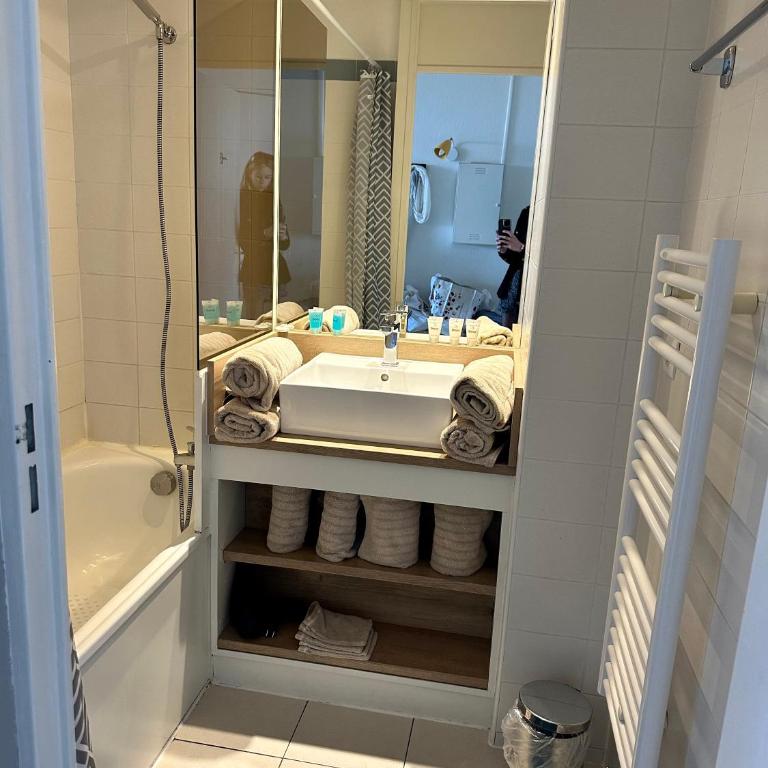 Vue mer et sur la baie de Cannes piscine 450m2 randonnée VTT au pied de l Esterel Manet - Appartement 1 Chambre - 17