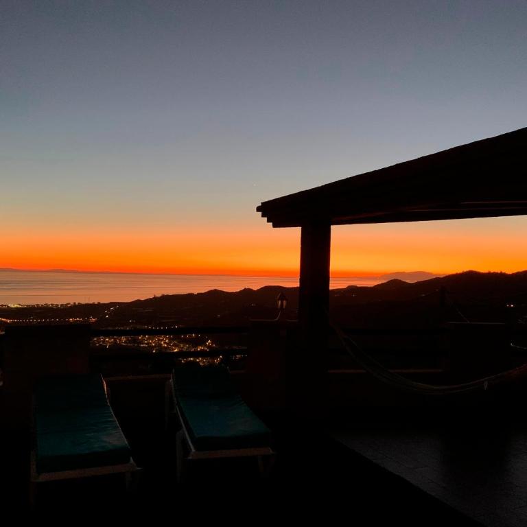 LA CASA ROJA Casa privada con piscina y vistas Zona Torrox - Chalet de 3 dormitorios - 35