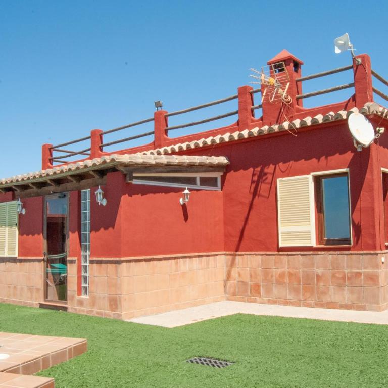 LA CASA ROJA Casa privada con piscina y vistas Zona Torrox - Chalet de 3 dormitorios - 42