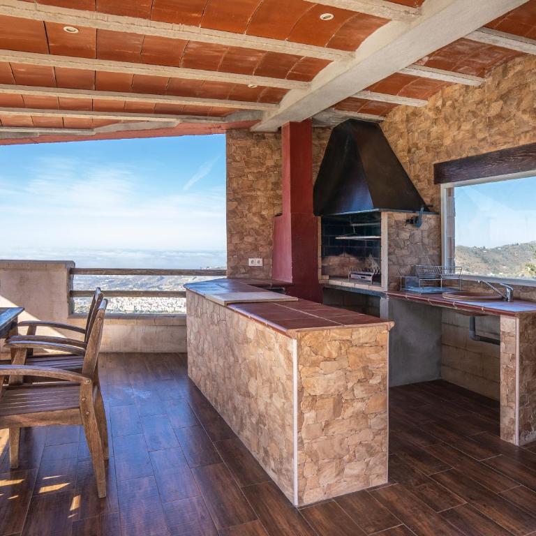 LA CASA ROJA Casa privada con piscina y vistas Zona Torrox - Chalet de 3 dormitorios - 28