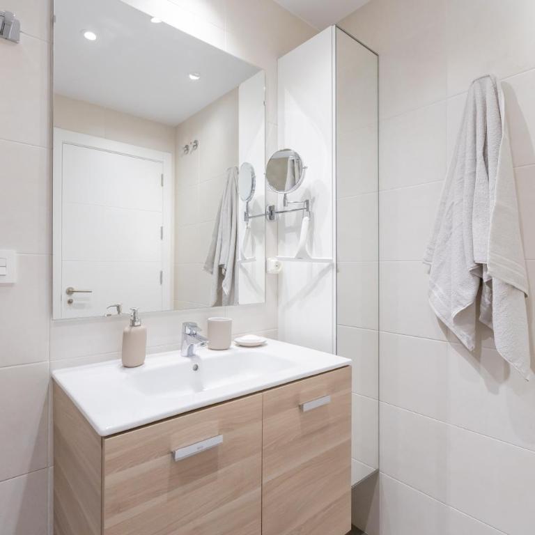 Marbella luxury brand new 2-bedroom apartment, 3 min walk to the beach! - Two-Bedroom Apartment - 17