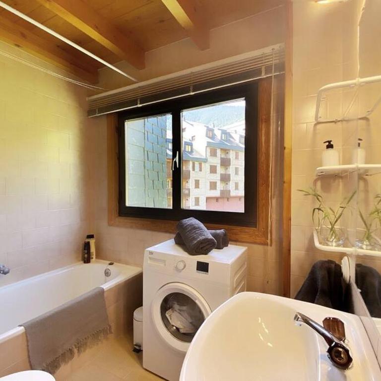 Dúplex abuhardillado con parking - Apartamento de 1 dormitorio - 8