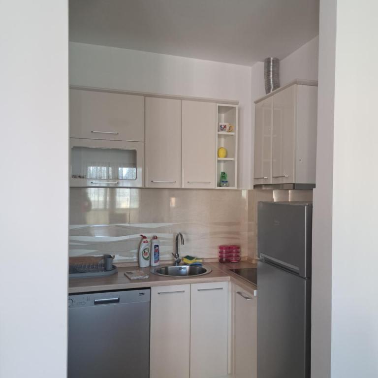 Pinnacle MNE - Two-Bedroom Apartment - 10