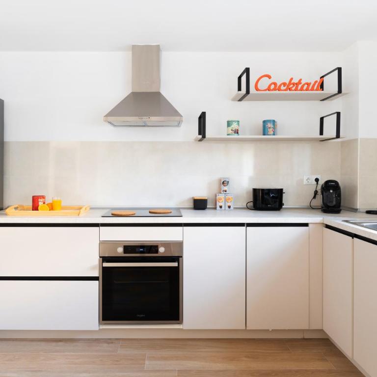 Espectacular piso reformado al lado del rio Turia - Three-Bedroom Apartment - 8