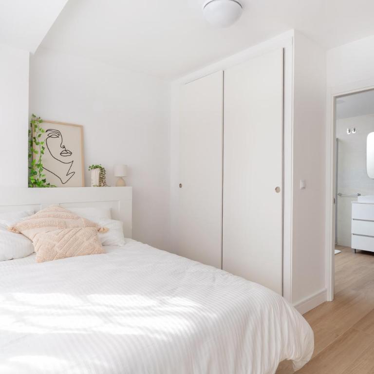 Espectacular piso reformado al lado del rio Turia - Three-Bedroom Apartment - 15