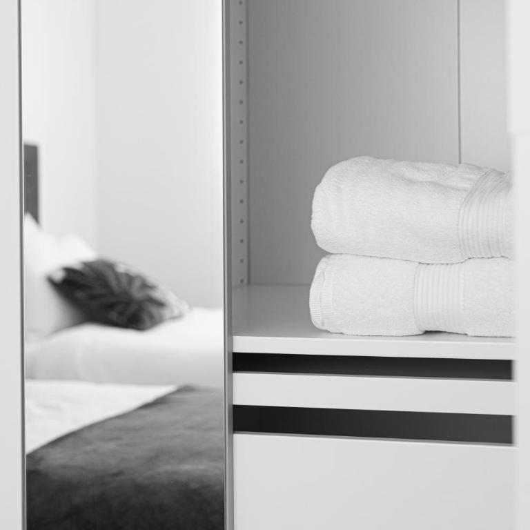 Espectacular piso reformado al lado del rio Turia - Three-Bedroom Apartment - 30