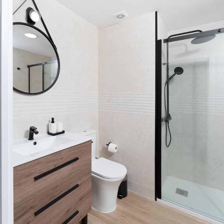 Espectacular piso reformado al lado del rio Turia - Three-Bedroom Apartment - 39