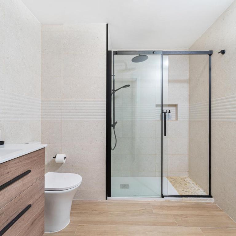 Espectacular piso reformado al lado del rio Turia - Three-Bedroom Apartment - 38