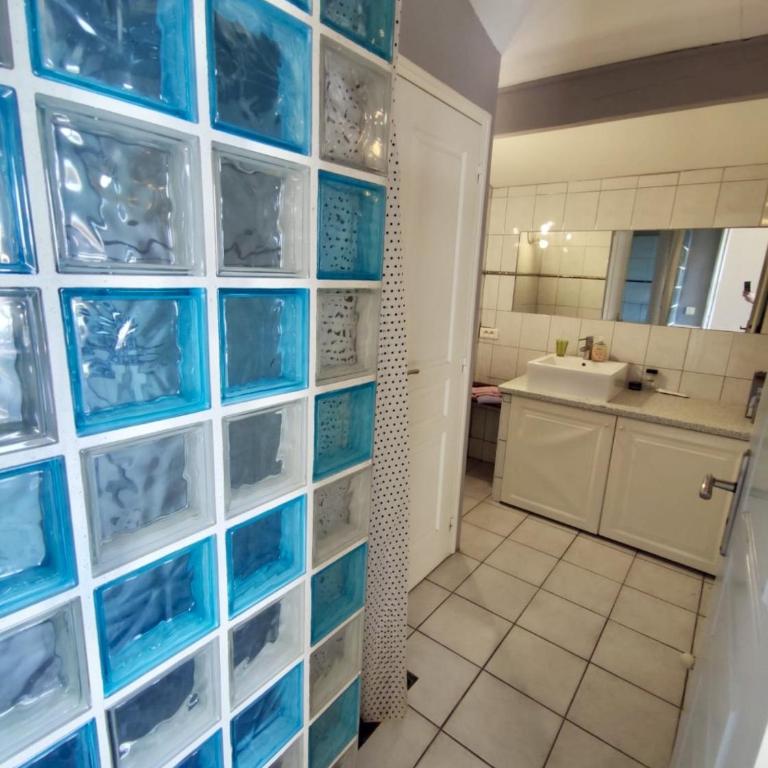 Gite des Ecureuils, vue mer, piscine privée, parking, climatisation - Maison 2 Chambres - 13