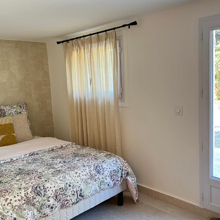 Magnifique Studio Tropézien à 300 m de la plage (parking gratuit) - Apartamento de 1 dormitorio - 2