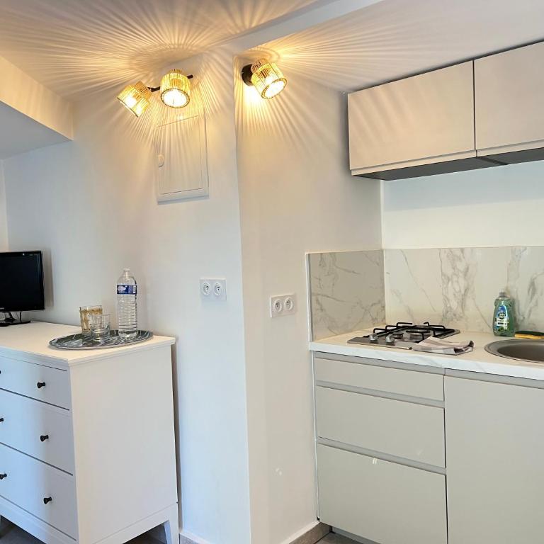 Magnifique Studio Tropézien à 300 m de la plage (parking gratuit) - Apartamento de 1 dormitorio - 4