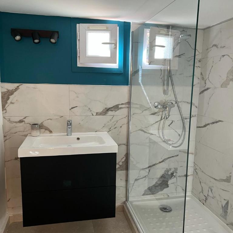 Magnifique Studio Tropézien à 300 m de la plage (parking gratuit) - Apartamento de 1 dormitorio - 7