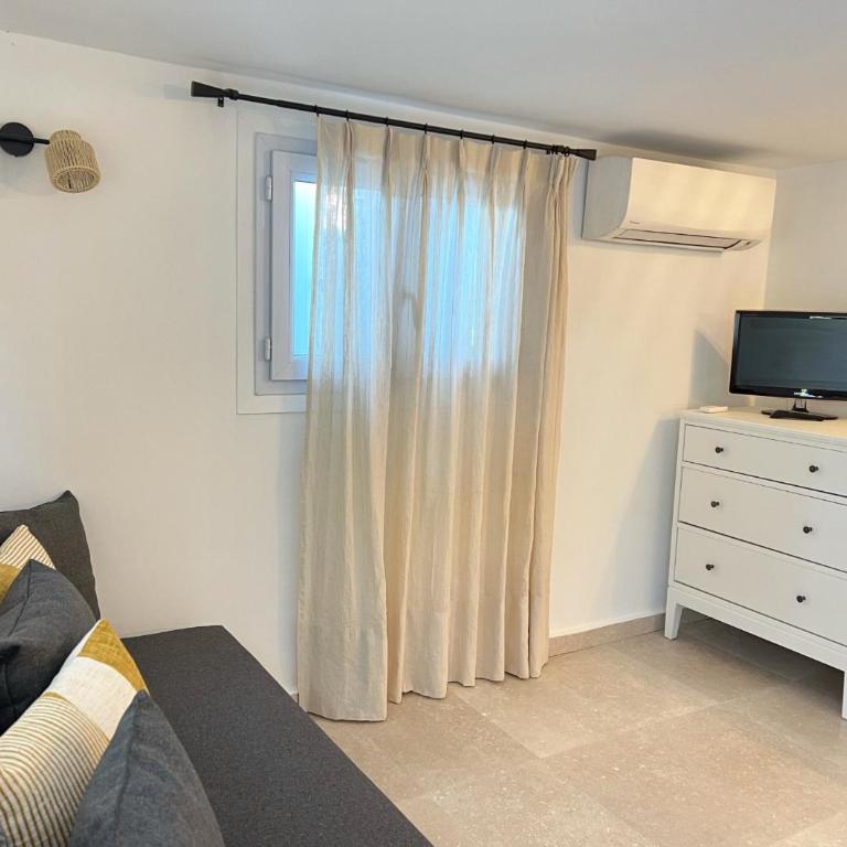Magnifique Studio Tropézien à 300 m de la plage (parking gratuit) - Apartamento de 1 dormitorio - 9