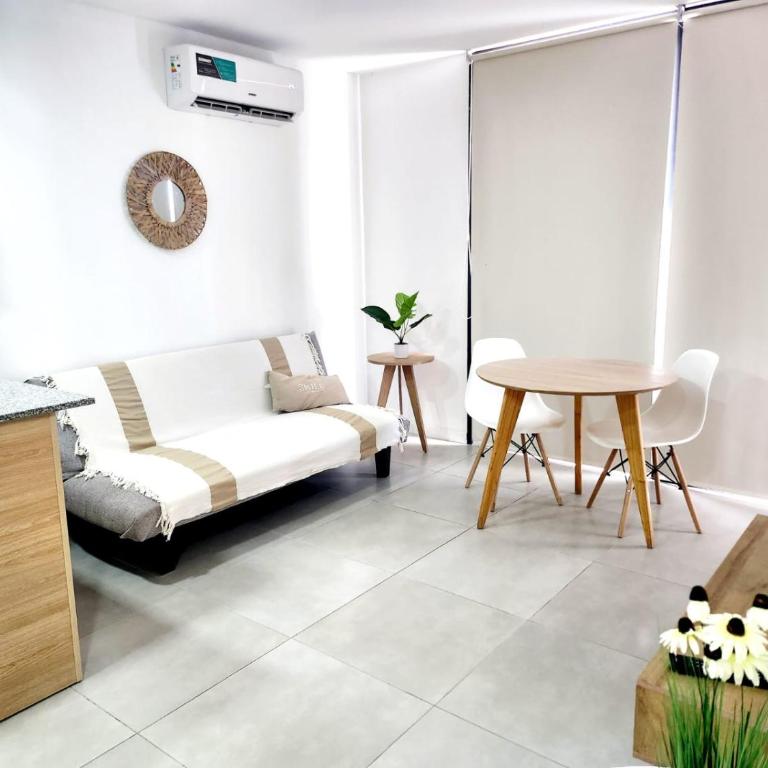 Dptos amoblados NQN - Excelente ubicacion- ZONA CENTRO - Apartamento - 4
