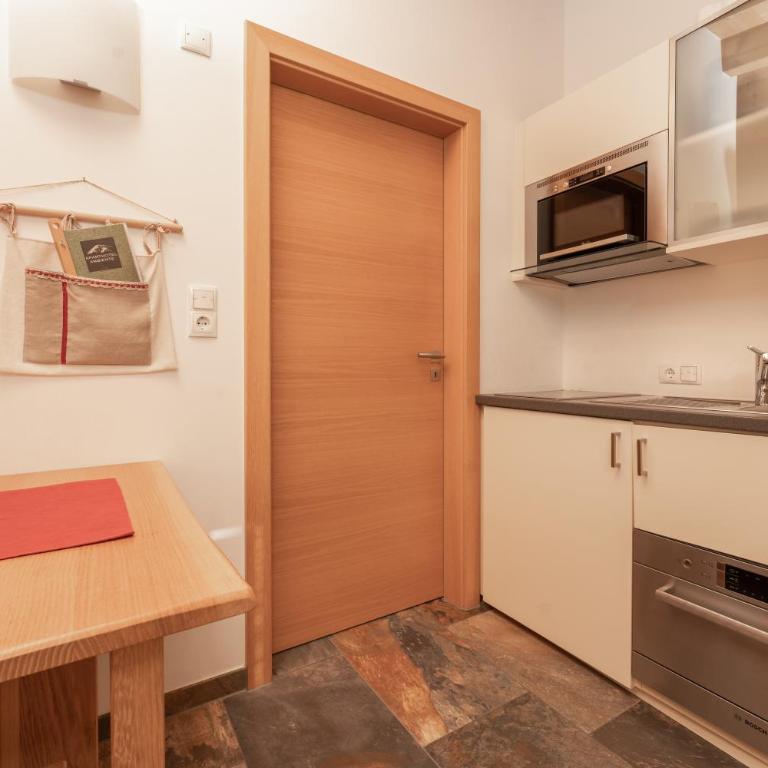 Aparthotel Ambiente - Doppelzimmer mit Balkon - 4