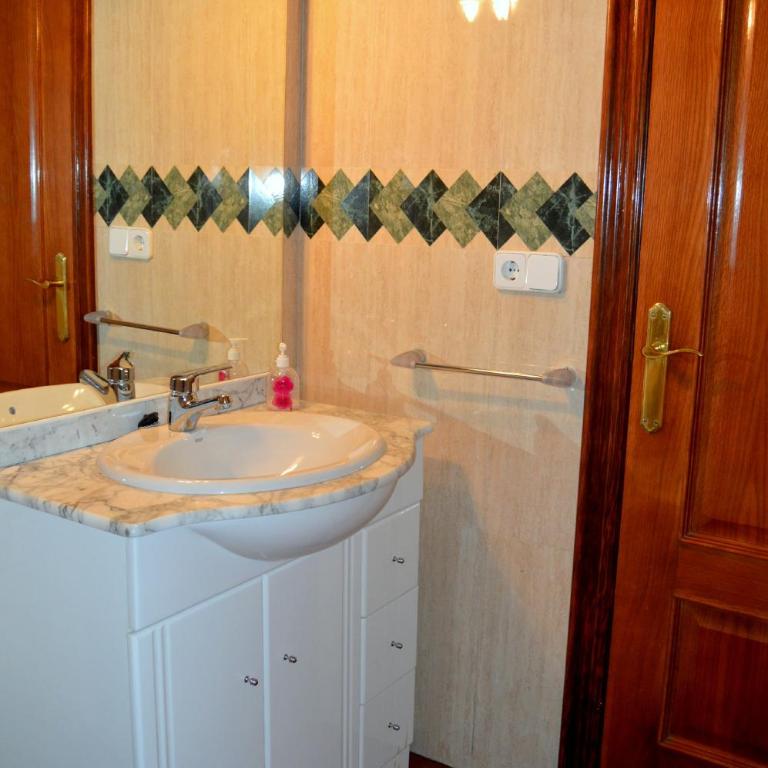 Casa con piscina en el Casco Historico - Three-Bedroom House - 12