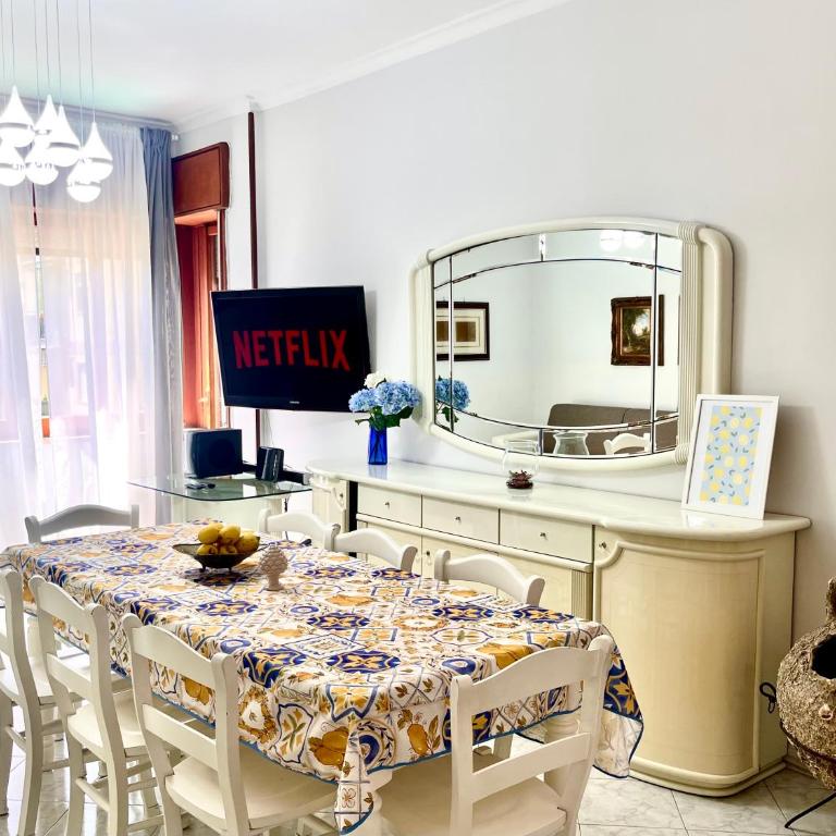 Exclusive Large 3 bed room Apartment with Pool Central Sorrento - Three-Bedroom Apartment - 15