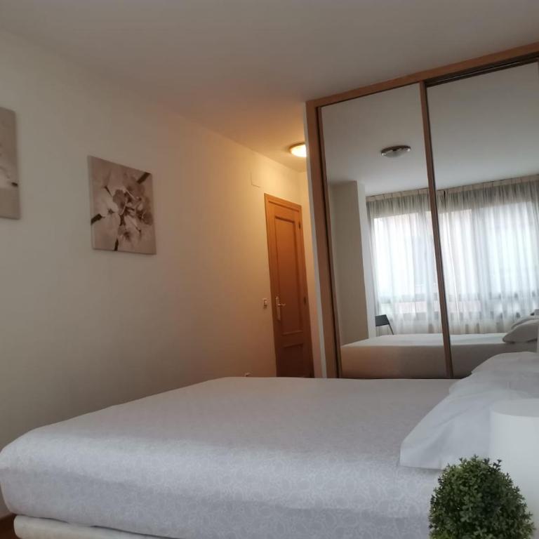 Apartamento Llanes Mar y Monte - Two-Bedroom Apartment with Mountain View - 7