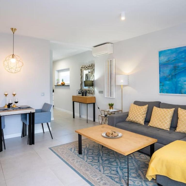 Sea views Penthouse City Center - One-Bedroom Apartment - 5