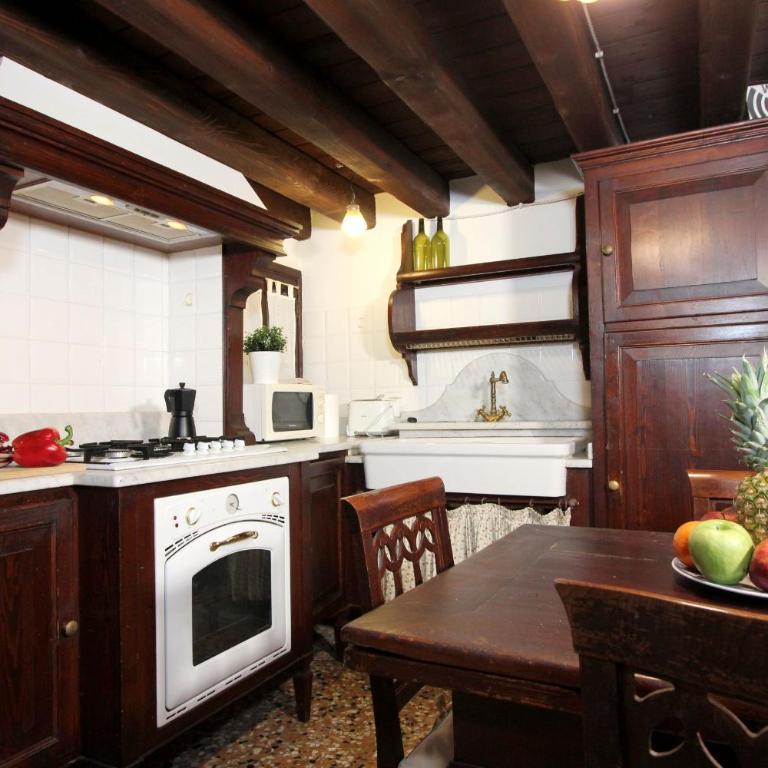 City Apartments Rialto Market - Appartamento Marin con 2 Camere da Letto e Vista Canale - 10