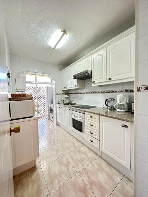 Tropical Lounge, Los Cristianos, Pool & Sea, Wifi - Apartamento de 3 dormitorios - 16