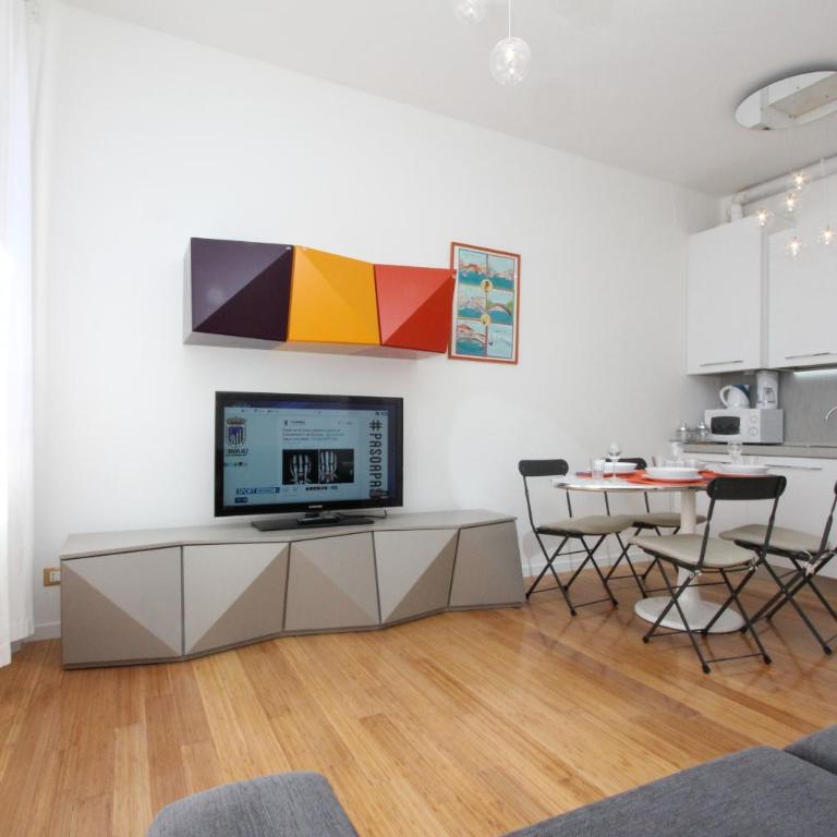 City Apartments Cannaregio - San Girolamo - Appartamento con 2 Camere da Letto e Vista Canale - 1