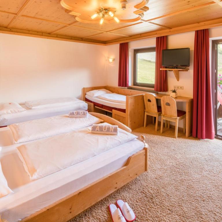Piccolo Hotel Gurschler - Quadruple Room with Balcony - 2