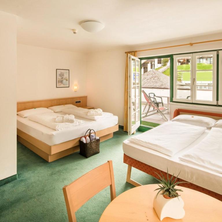 Piccolo Hotel Gurschler - Quadruple Room with Balcony - 9