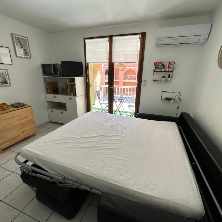 Studio 3 pers climatisé rénové, au calme, idéalement situé proche St Raphael-St Tropez, plage et commerces à pieds - Studio - 20