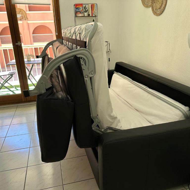Studio 3 pers climatisé rénové, au calme, idéalement situé proche St Raphael-St Tropez, plage et commerces à pieds - Studio - 19