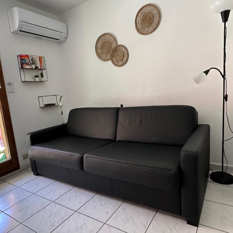 Studio 3 pers climatisé rénové, au calme, idéalement situé proche St Raphael-St Tropez, plage et commerces à pieds - Studio - 11