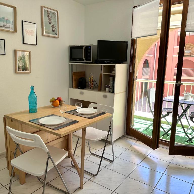 Studio 3 pers climatisé rénové, au calme, idéalement situé proche St Raphael-St Tropez, plage et commerces à pieds - Studio - 13