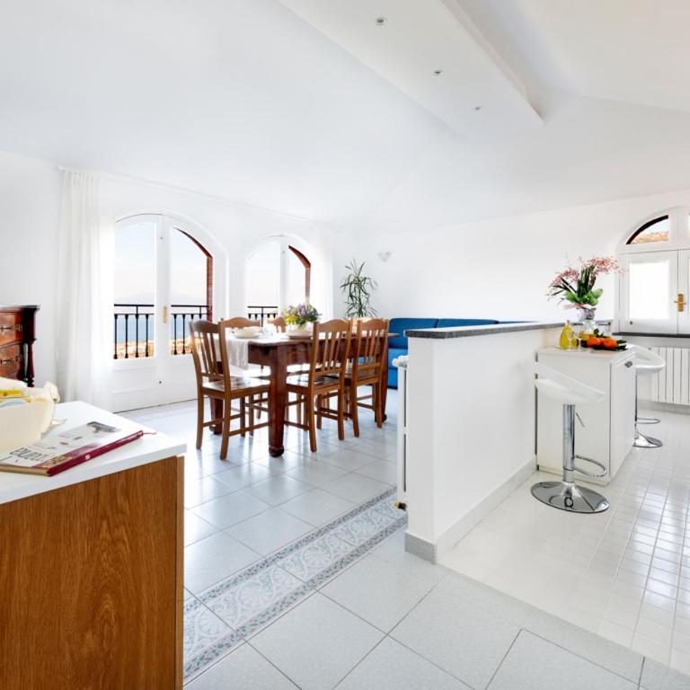 SorrentoVibes - Sea view Rooftop Apartment with Jacuzzi & Garden - Appartamento con 2 Camere da Letto - 2