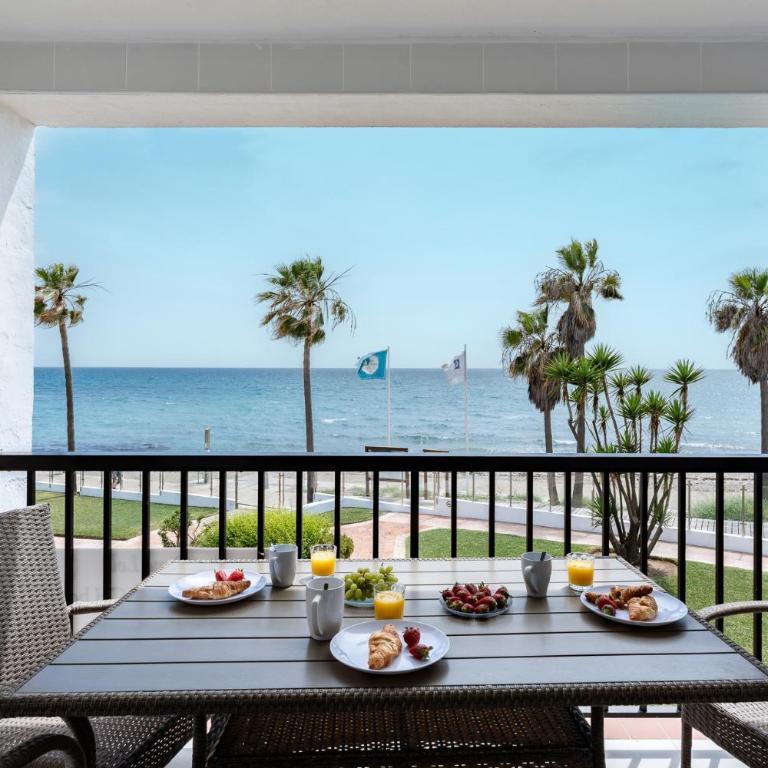 Dona Lola Micaela Beach front duplex 2 bedroom apartment - open sea and beach views surrounded by bars and restaurants - Costa del Sol - CS199 - Apartamento de 2 dormitorios - 27