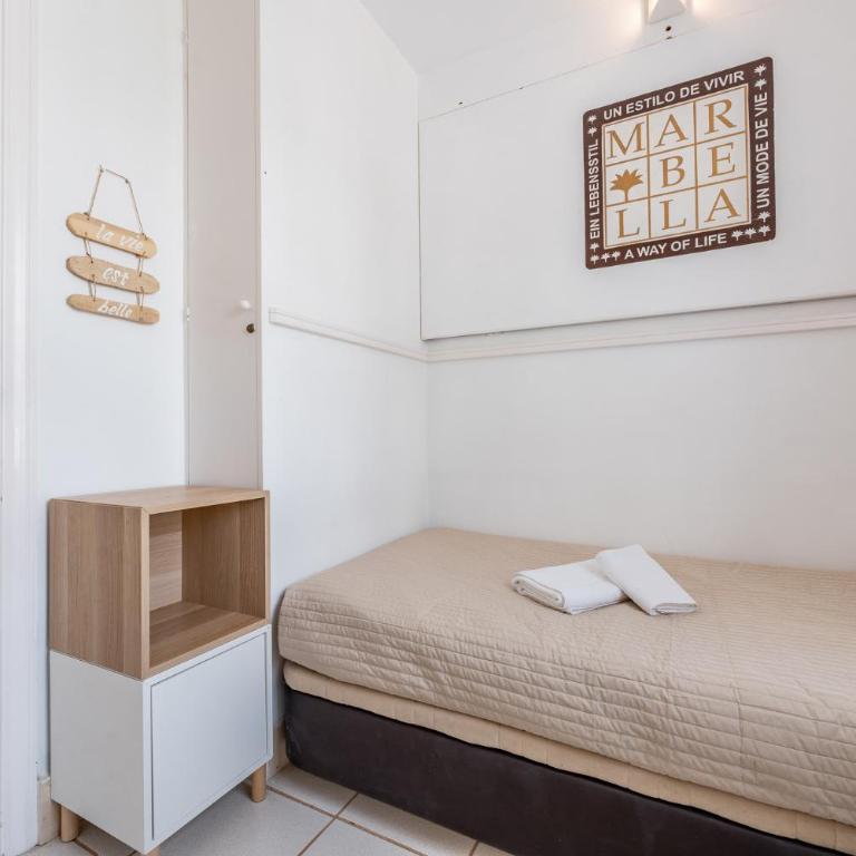 Dona Lola Micaela Beach front duplex 2 bedroom apartment - open sea and beach views surrounded by bars and restaurants - Costa del Sol - CS199 - Apartamento de 2 dormitorios - 10
