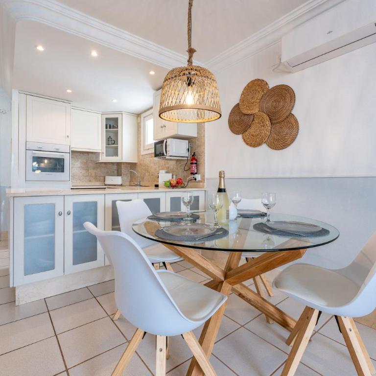 Dona Lola Micaela Beach front duplex 2 bedroom apartment - open sea and beach views surrounded by bars and restaurants - Costa del Sol - CS199 - Apartamento de 2 dormitorios - 7