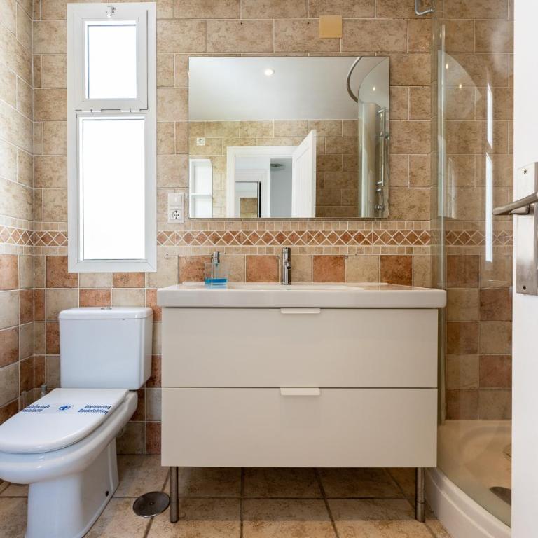 Dona Lola Micaela Beach front duplex 2 bedroom apartment - open sea and beach views surrounded by bars and restaurants - Costa del Sol - CS199 - Apartamento de 2 dormitorios - 18