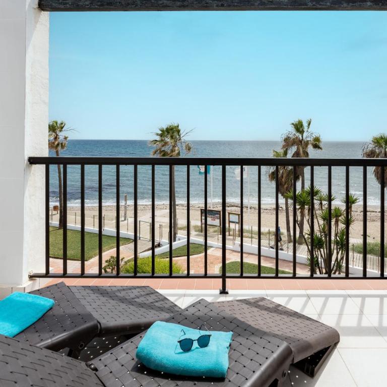 Dona Lola Micaela Beach front duplex 2 bedroom apartment - open sea and beach views surrounded by bars and restaurants - Costa del Sol - CS199 - Apartamento de 2 dormitorios - 15