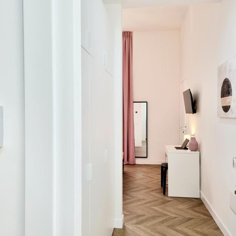 Glamour Suite by Accomodo - Deluxe Double Room - 22